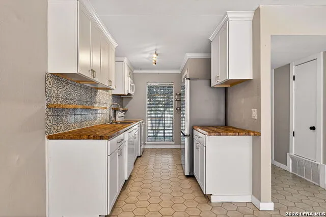 1045 Shook Avenue #145H Olmos Park, TX 78212